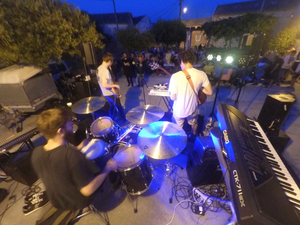 O pasado venres día 22 de xuño a Praza de Salcidos da Guarda acolleu o concerto do Grupo Liquen, enmarcado no programa "Música nas Prazas" que se leva a cabo dende a Concellería de Cultura do Concello da Guarda.