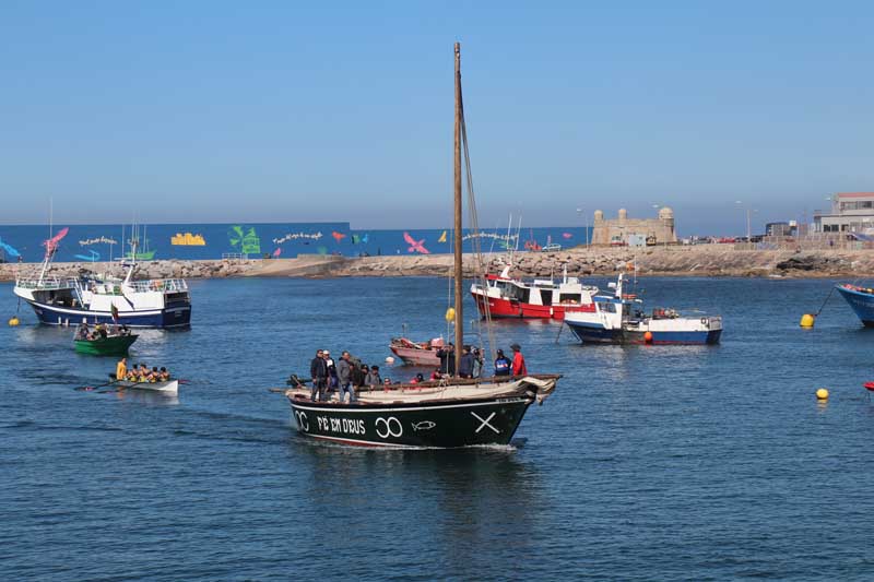 A Exposición Marcas dos Mariñeiros pódese visitar ata o 6 de outubro en horario de 7:30h a 15:00h e de 19:00h a 20:30h, enmarcada nos actos previos á celebración do XIV Encontro de Embarcacións Tradicionais de Galicia, que se celebrará na Guarda do 11 ao 14 de xullo de 2019.