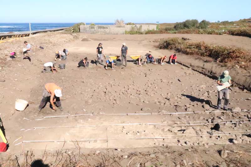 Despois do inicio das escavacións o pasado 24 de setembro, esta semana 8 alumnos das Universidades de Coimbra, Vigo e Santiago incorporáronse aos traballos de escavación arqueolóxica das Salinas do Seixal e de Camposancos, enmarcado no Proxecto «A Guarda, Mar de Sal».