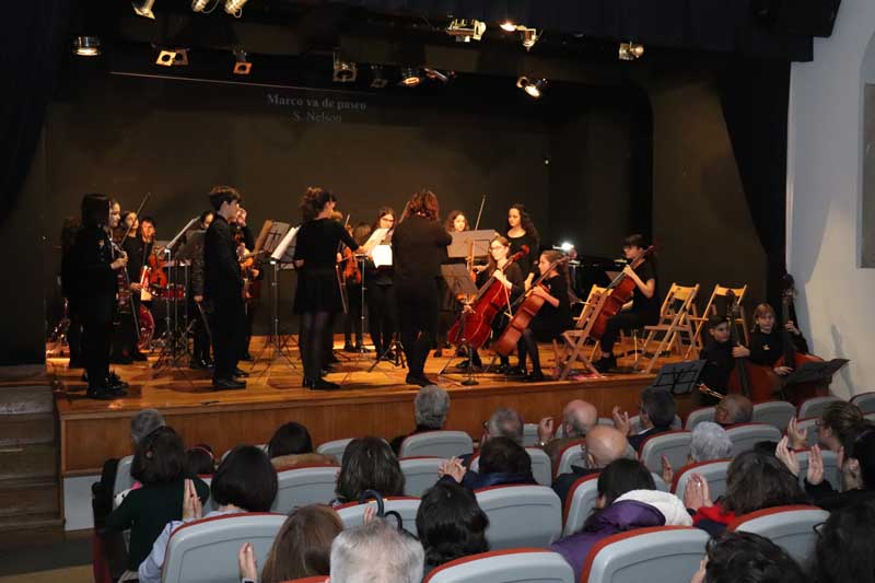 A Guarda recibíu a primeira fin de semana do mes de abril con dous concertos a cargo do grupo folk Na Revolta e da Orquestra Kv2211.