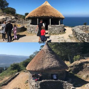 As dúas vivendas castrexas reconstruídas no monte Trega renovan o seu teitado