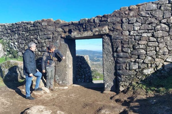 A Guarda Conclúe A Reconstrución Da Porta Norte Do Poboado De Santa Trega