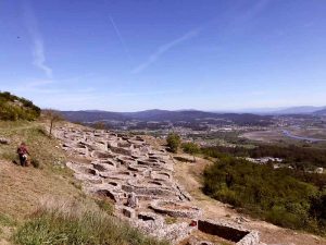 A Guarda sácalle brillo á restauración arqueolóxica do barrio de Mergelina