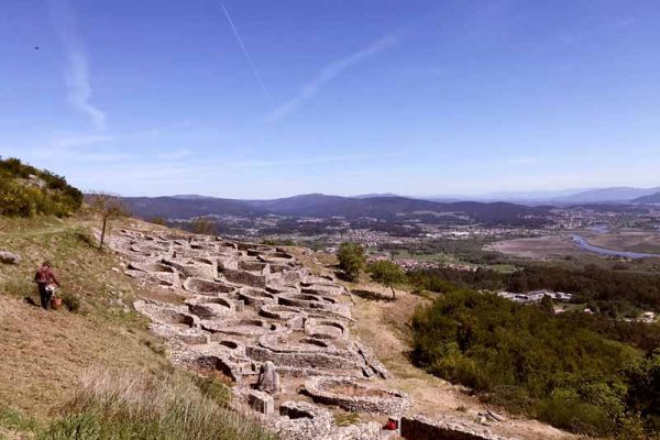 A Guarda sácalle brillo á restauración arqueolóxica do barrio de Mergelina
