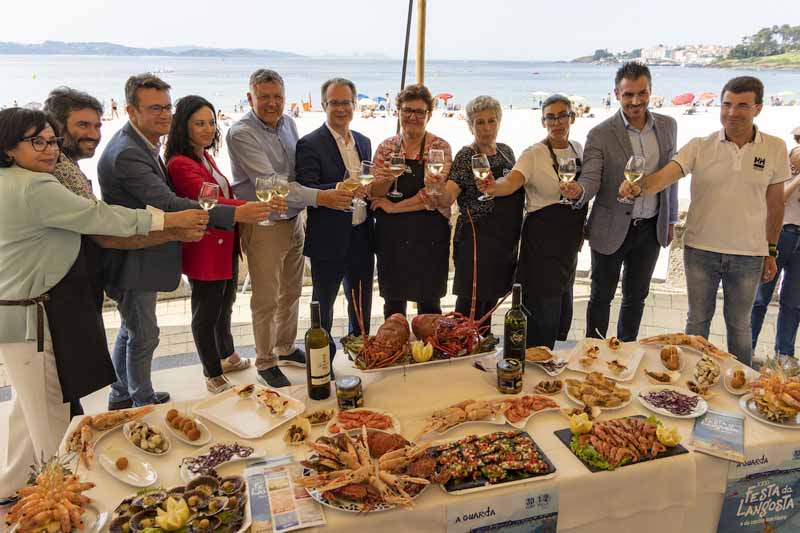 A Guarda elixe Sanxenxo para a presentación da XXXI Festa da Langosta e da Cociña Mariñeira