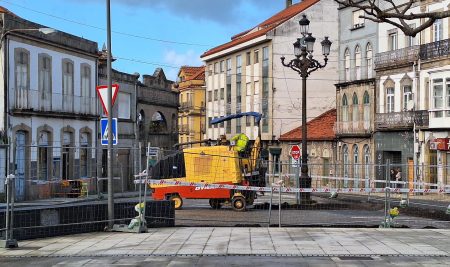 As obra da rúa Rosalía de Castro buscan a mellora seguridade peonil e de usuarios da Alameda