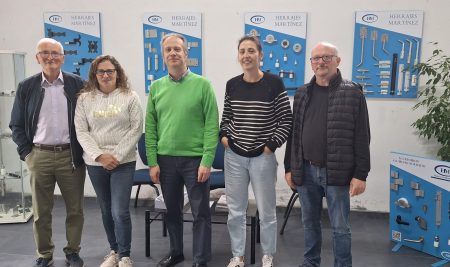 O alcalde da Guarda visita ás novas xerentes de Herrajes Martínez SL.