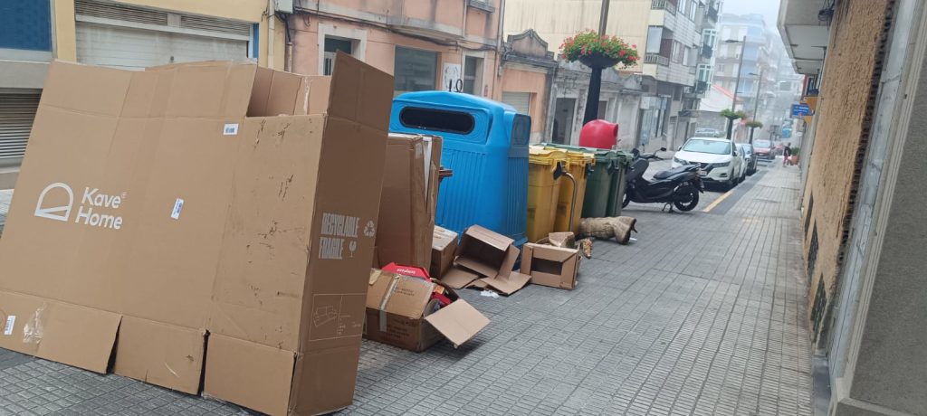 O Concello da Guarda lembra a importancia de depositar correctamente o cartón nos contedores para garantir a súa recollida
