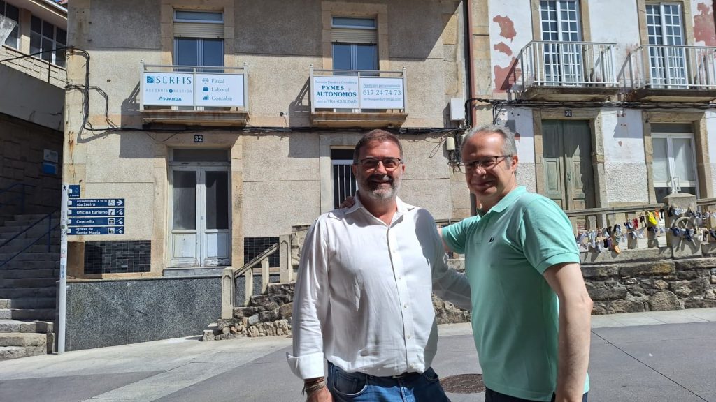 O alcalde, Roberto Carrero, visitou Serfis Asesores na campaña de apoio aos novos establecementos da Guarda