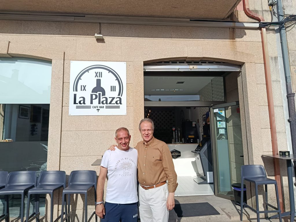 O alcalde da Guarda, Roberto Carrero, visitou a cafetería