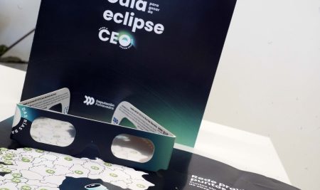 O Concello da Guarda repartirá mañá as gafas gratuítas para observar con seguridade a eclipse solar do 12 de agosto