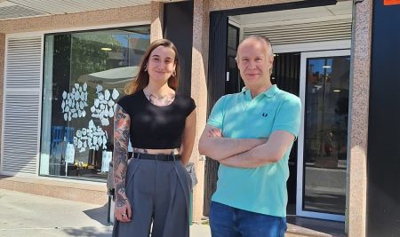 O alcalde, Roberto Carrero, visitou Lua Sacra Studio, o novo estudo de tatuaxes e piercings na Guarda